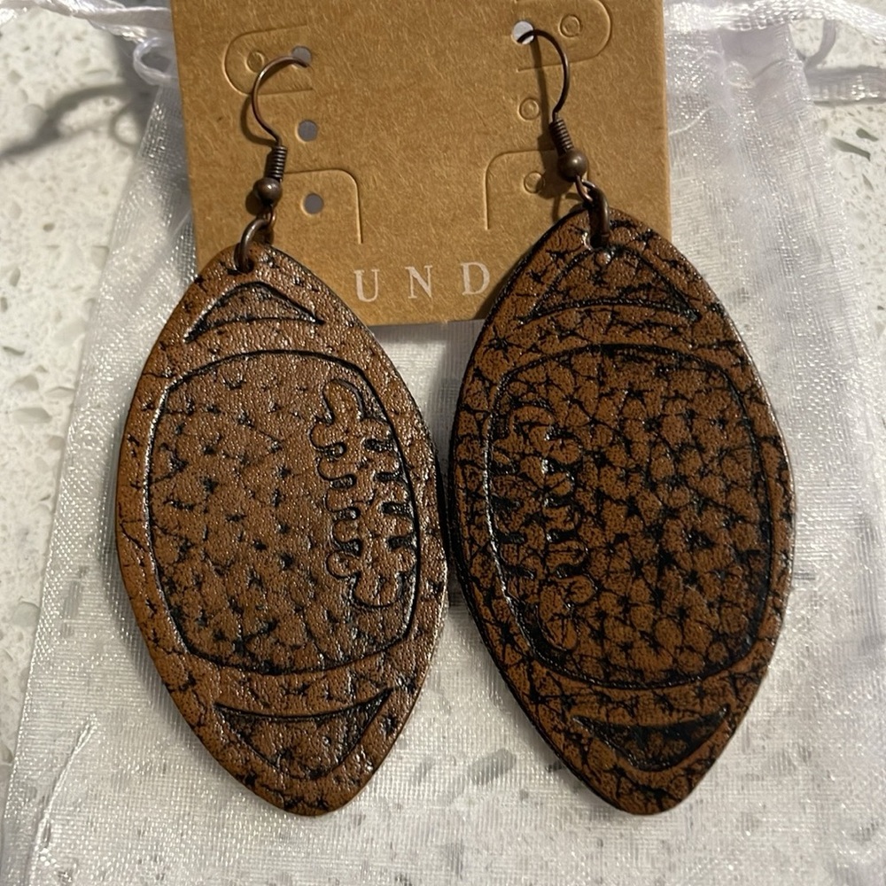 Football 🏈 earrings—New (Plunder)